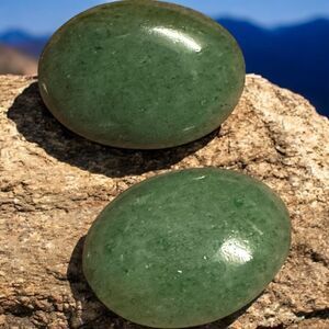 Vintage Green Screw Back Jade cabochon Earrings Nephrite Jade